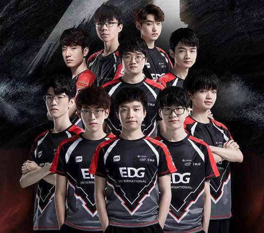 候扮演着替 候扮演着替