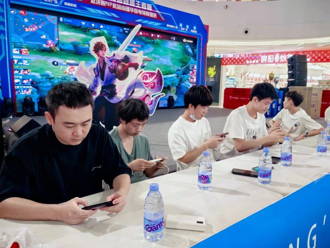 在扑克桌上 在扑克桌上